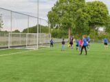 Laatste training S.K.N.W.K. JO9-1 van seizoen 2022-2023 (partijtje tegen de ouders) (84/178)